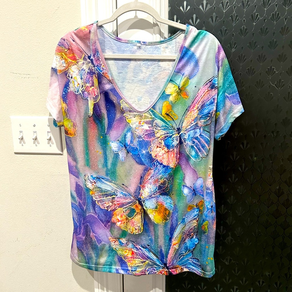 Butterfly top blue multicolor, beautiful size medium!
